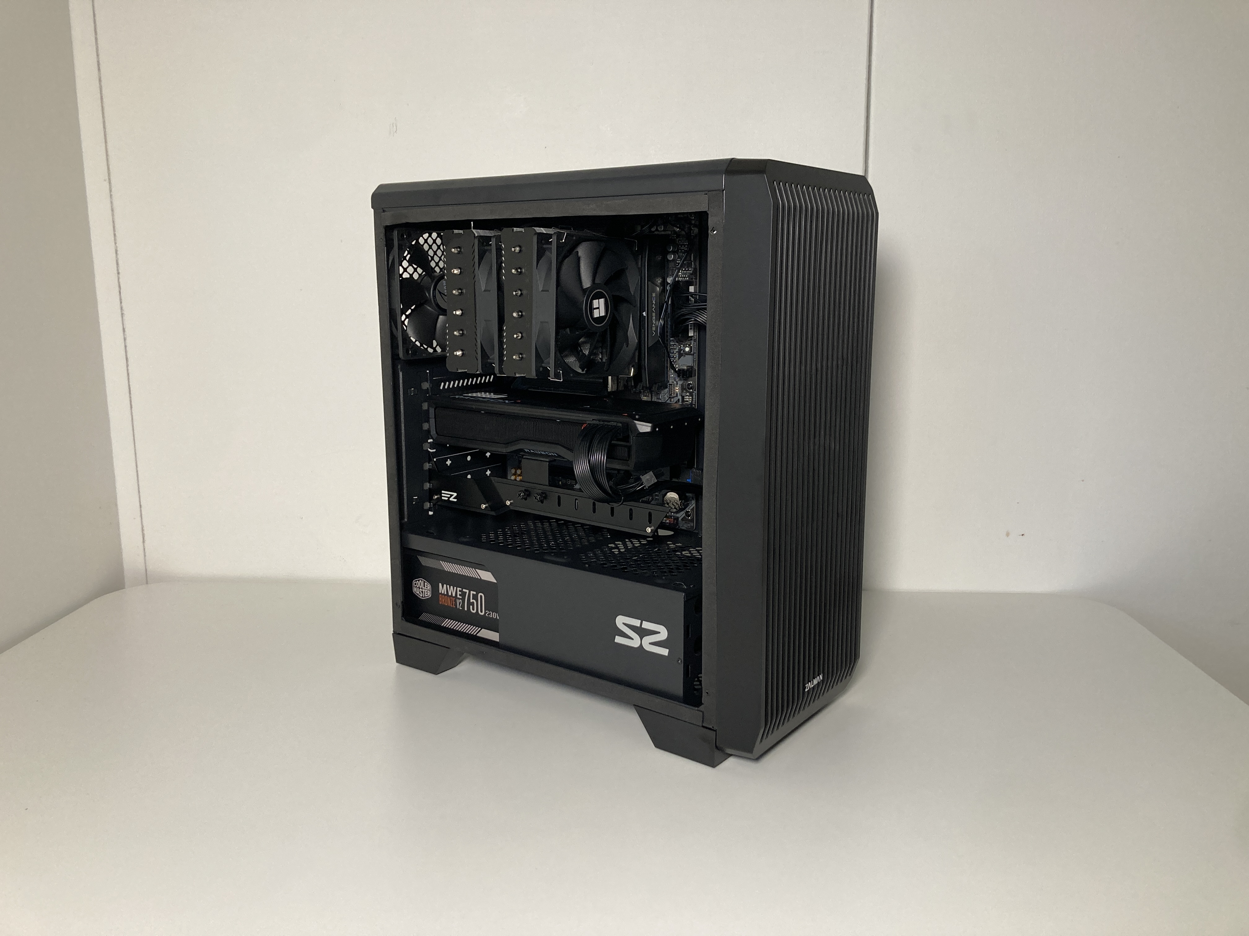 Photo d'un pc, monté en stream, avec comme référence : Otsenre - 1350€ 