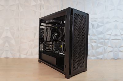 Photo d'un pc, monté en stream, avec comme référence : Inforea - 2300€ 
