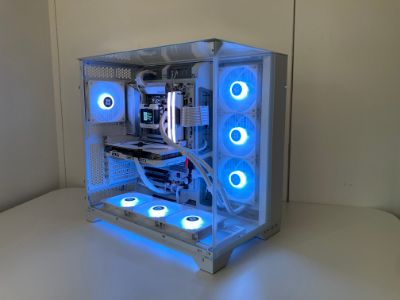 Photo d'un pc, monté en stream, avec comme référence : LeMarts - 2000€ 