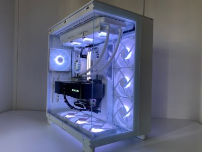 Photo d'un pc, monté en stream, avec comme référence : Mariine - 