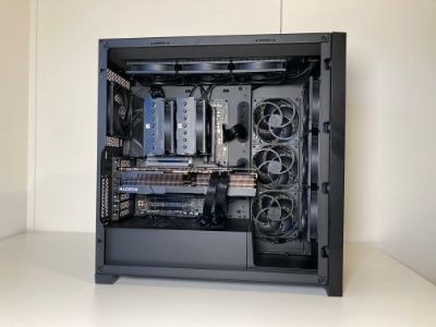 Photo d'un pc, monté en stream, avec comme référence : Mathilde - 2500€ 