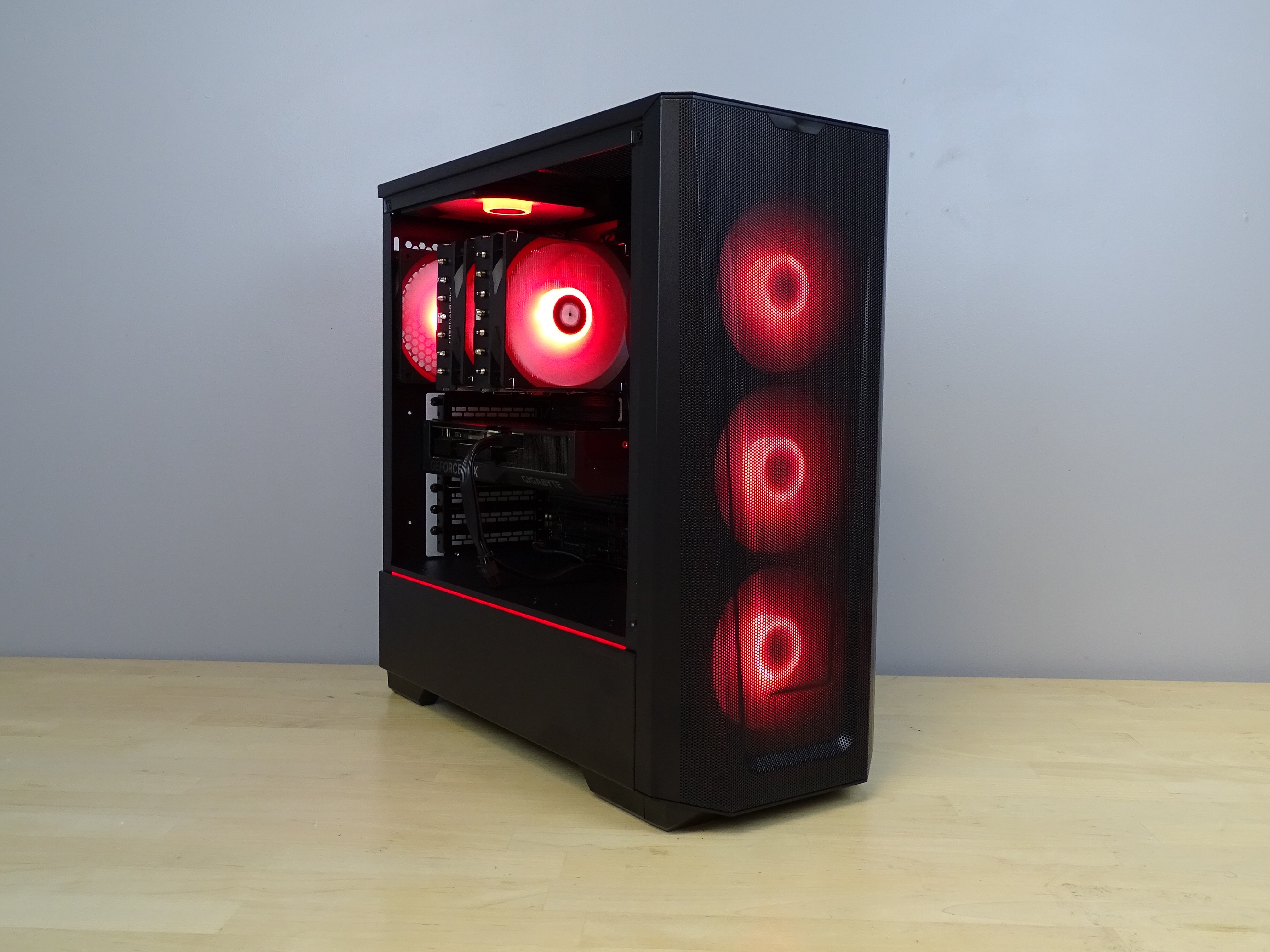 Photo d'un pc, monté en stream, avec comme référence : Achiico_art - 2100€ 