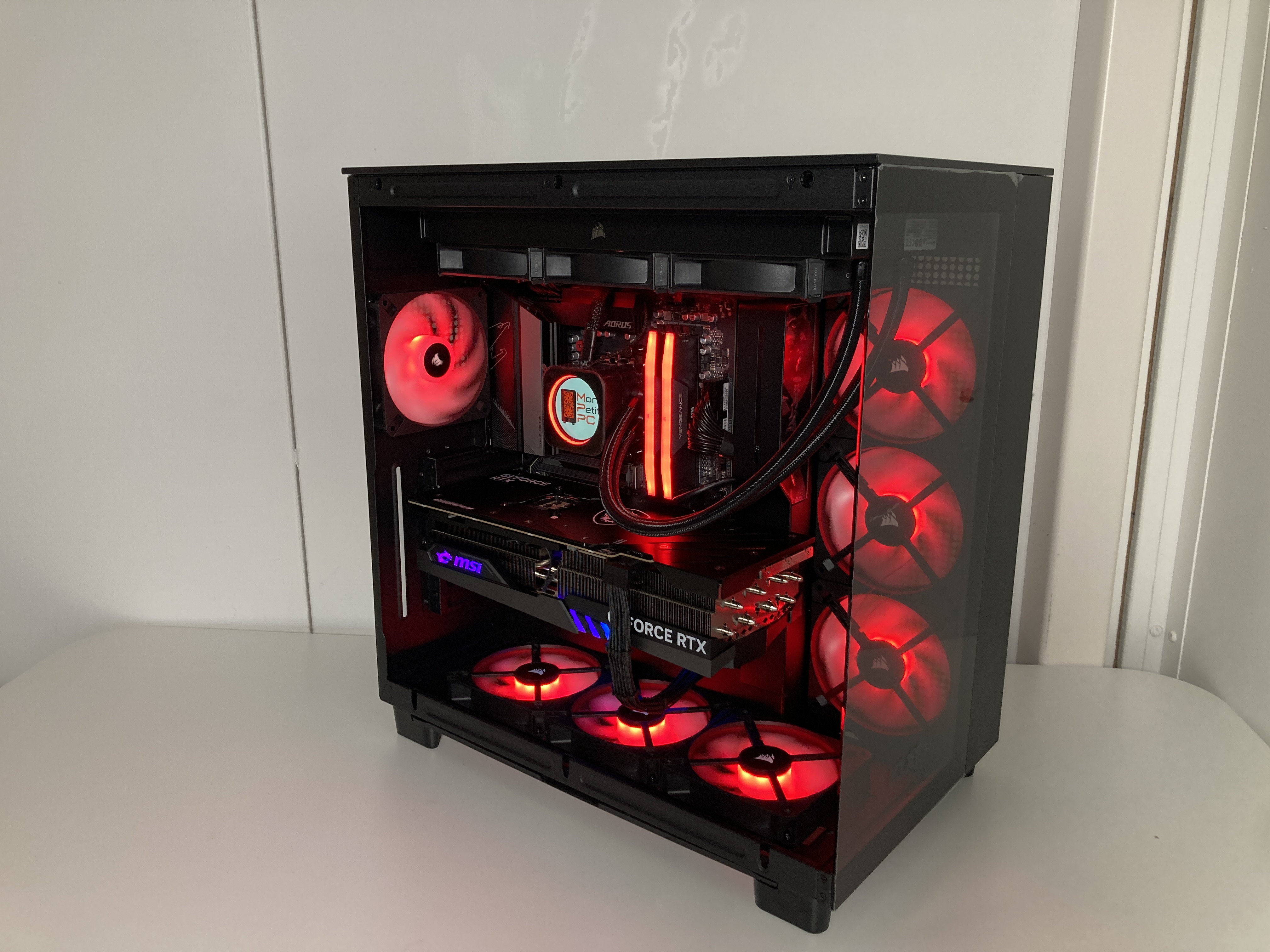 Photo d'un pc, monté en stream, avec comme référence : EloNN - 3850€ 