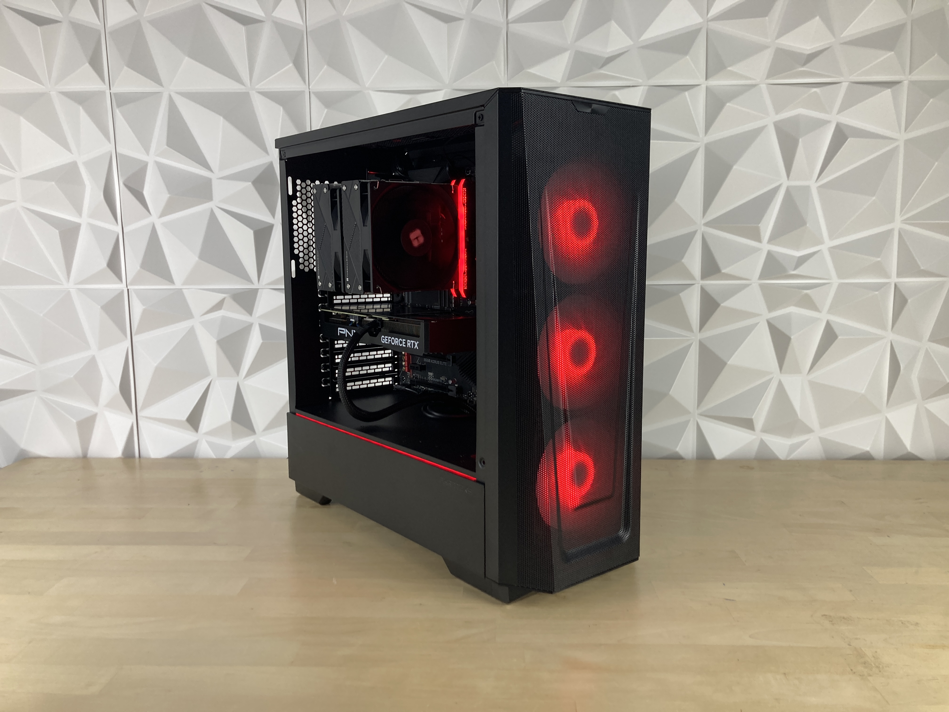 Photo d'un pc, monté en stream, avec comme référence : Jessbond - 1196€ 