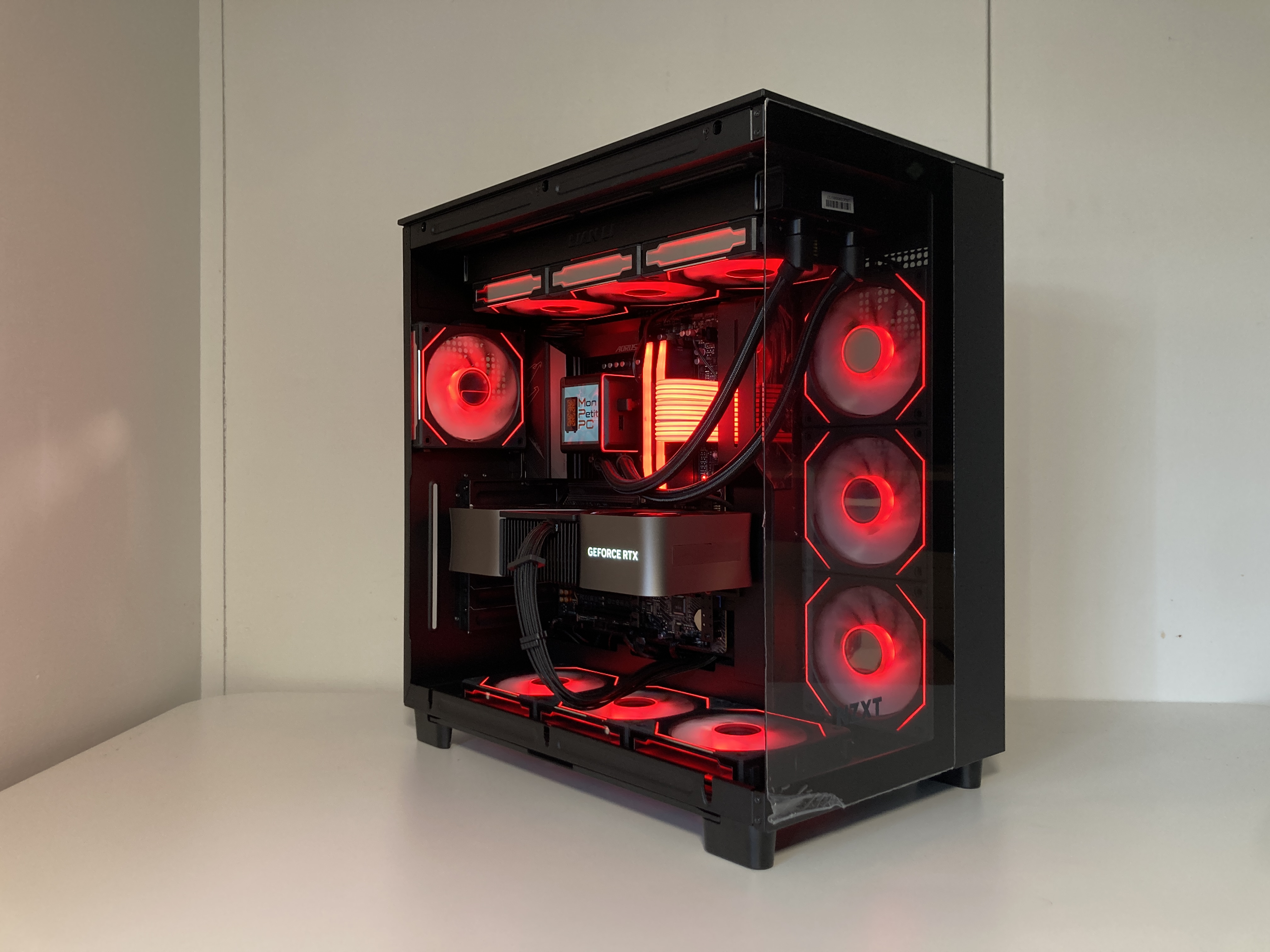 Photo d'un pc, monté en stream, avec comme référence : MrNemesis - 4500€ 