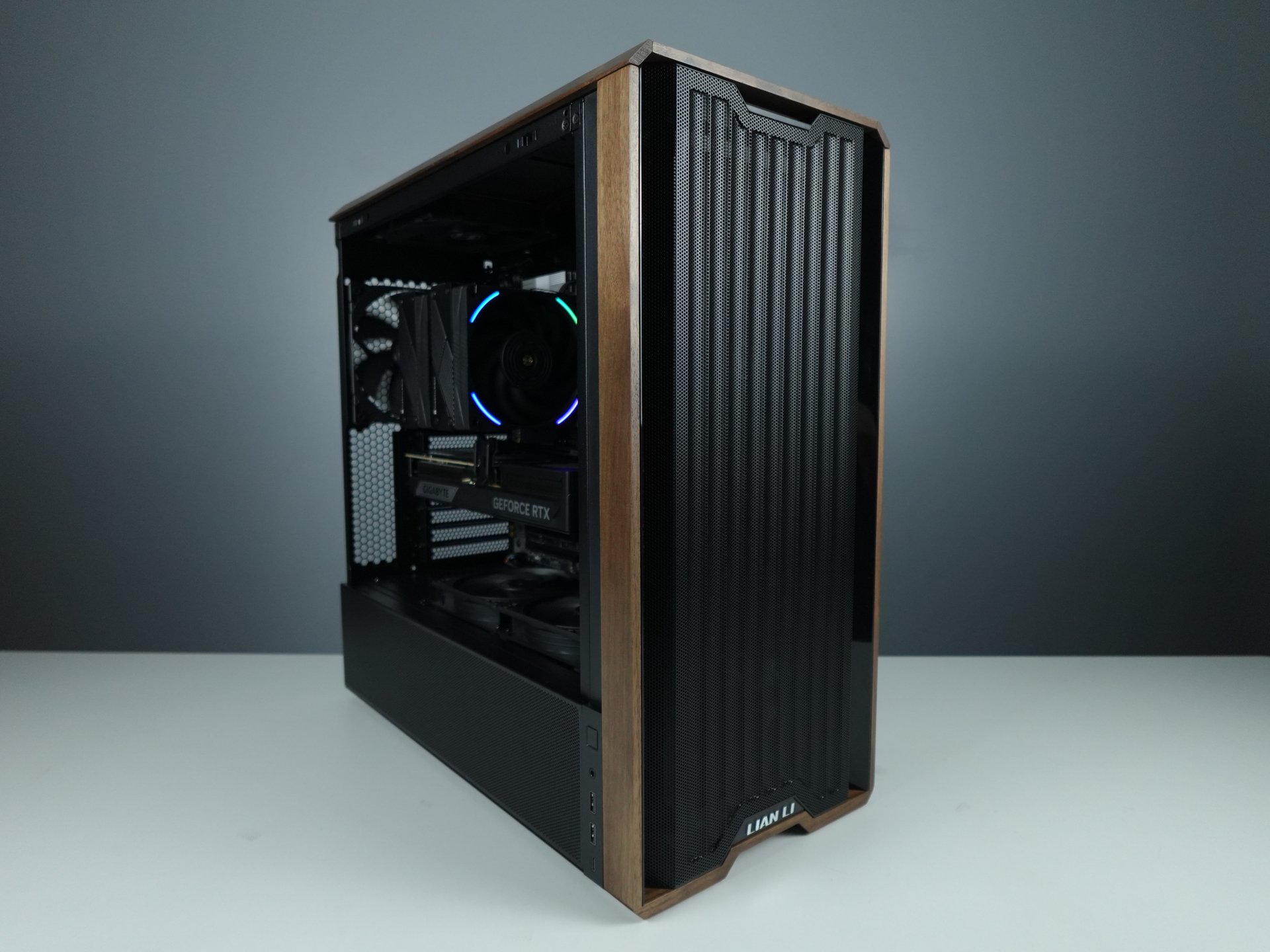 Photo d'un pc, monté en stream, avec comme référence : Akaban - 2030€ 