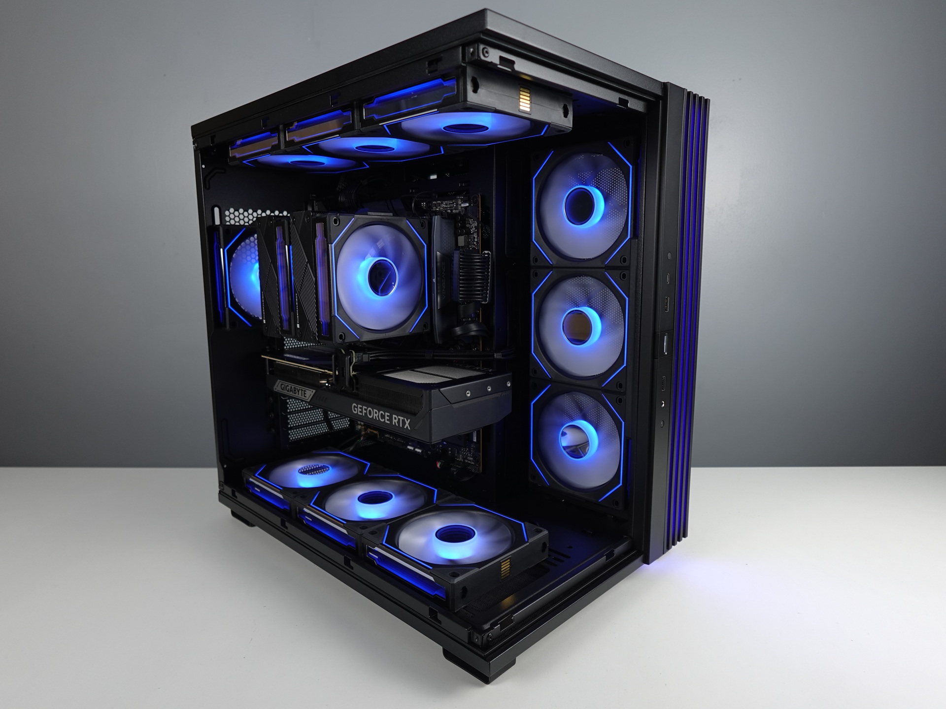 Photo d'un pc, monté en stream, avec comme référence : Azogan - 2180€ 