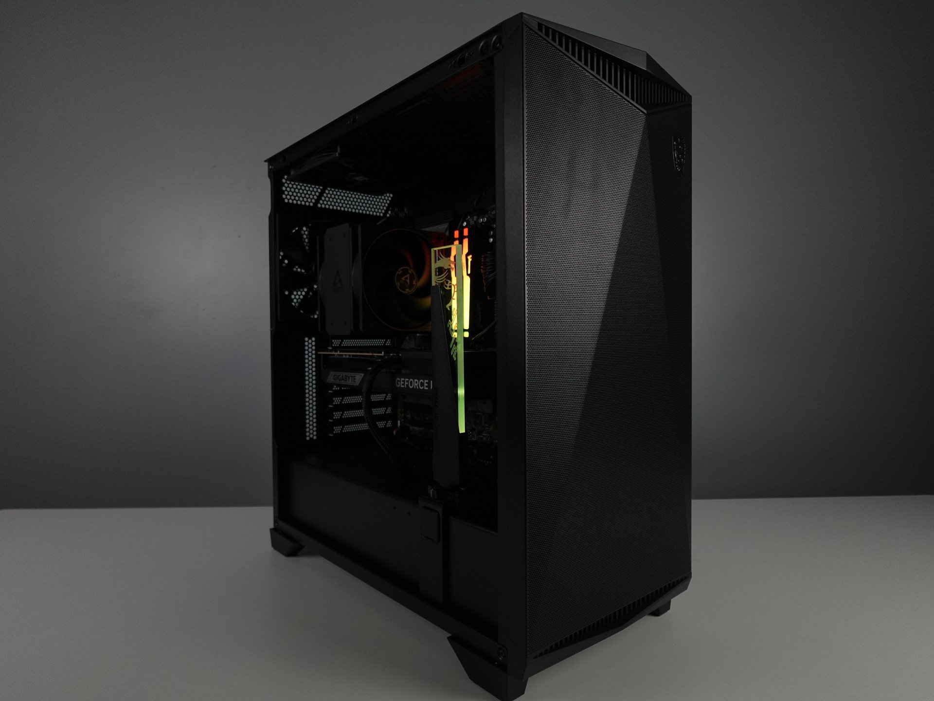 Photo d'un pc, monté en stream, avec comme référence : Faottino - 1880€ 