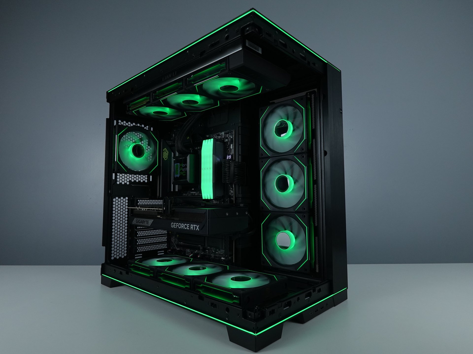 Photo d'un pc, monté en stream, avec comme référence : FireStorm_34 - 3800€ 