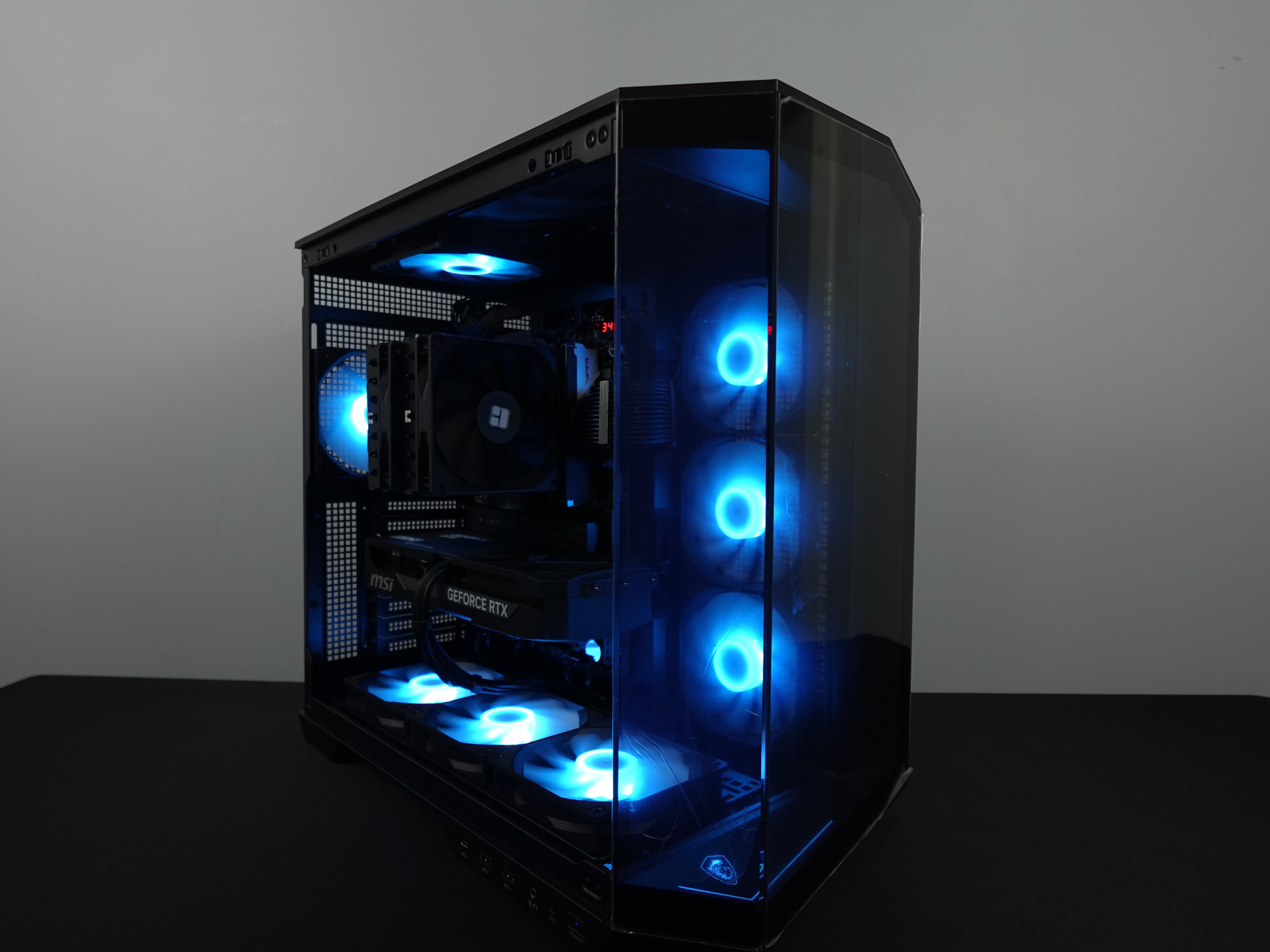 Photo d'un pc, monté en stream, avec comme référence : GaufreGentille - 1800€ 