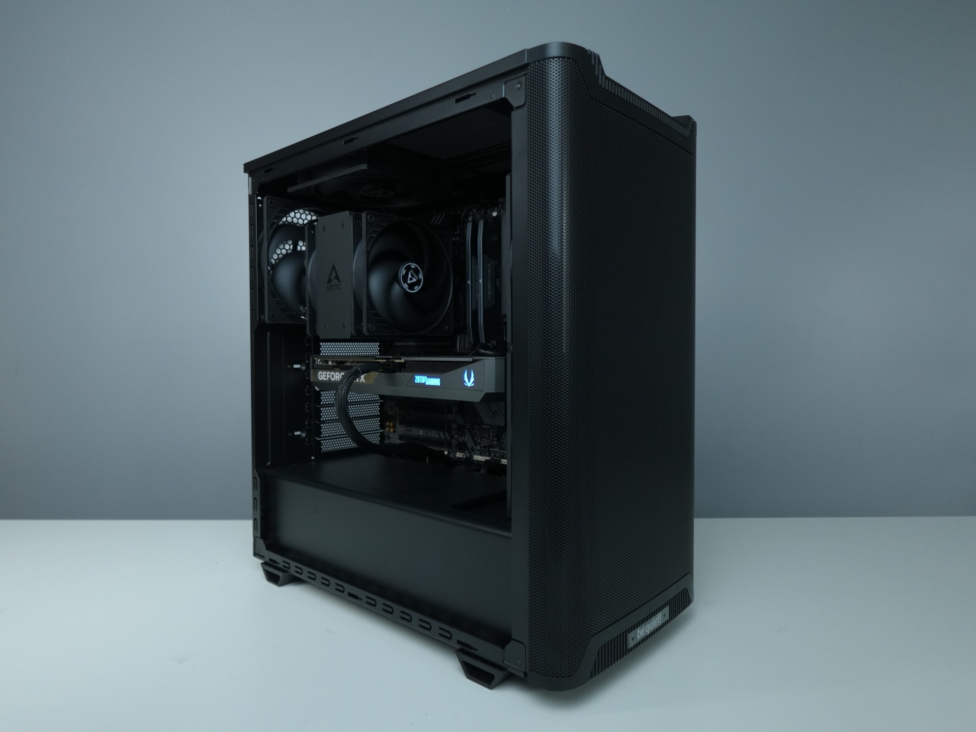 Photo d'un pc, monté en stream, avec comme référence : grillon00 - 1350€ 