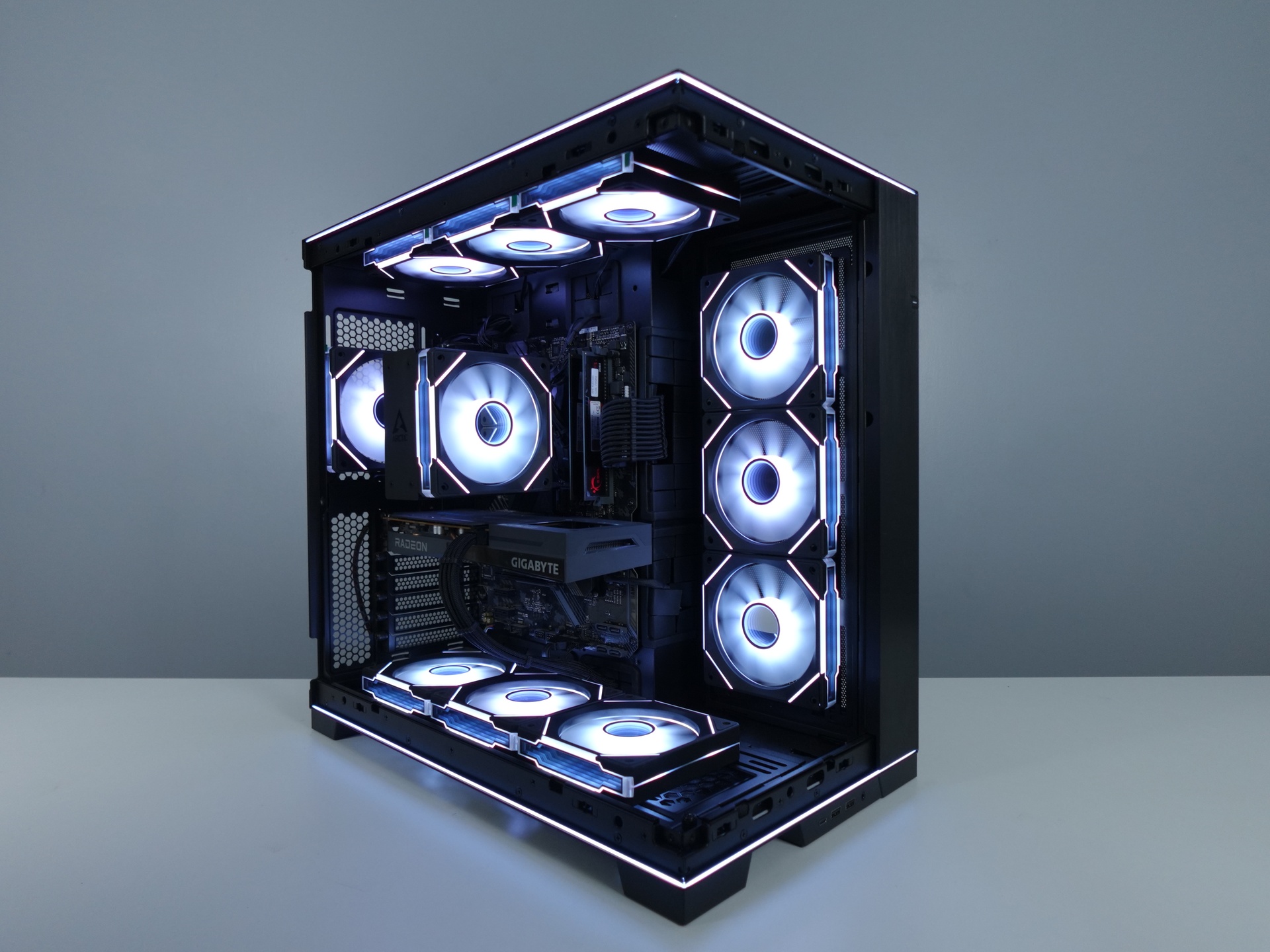 Photo d'un pc, monté en stream, avec comme référence : Loto - 650€ 