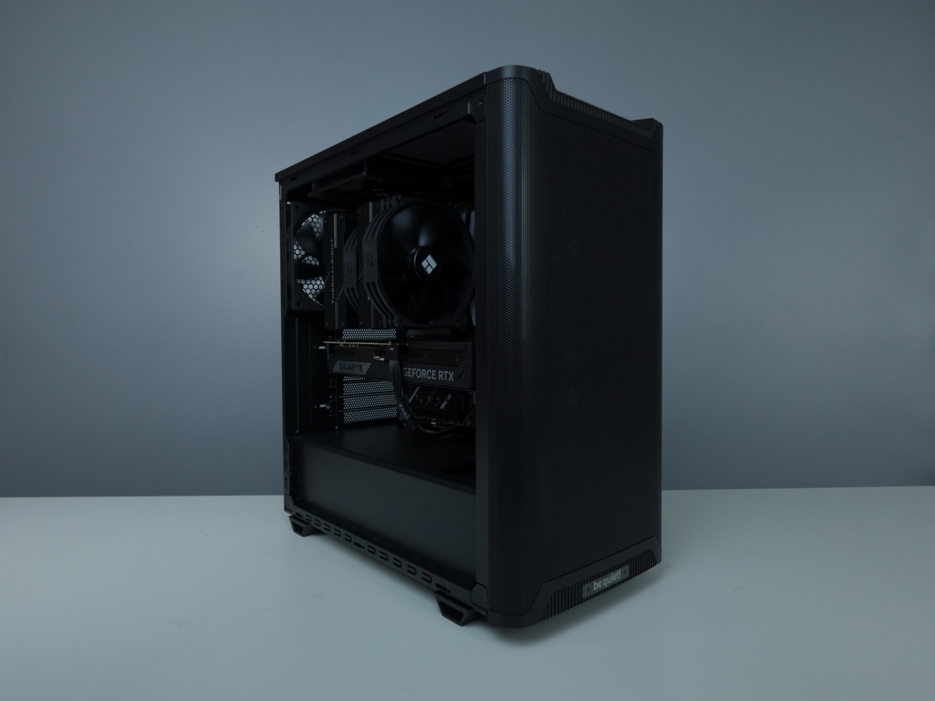 Photo d'un pc, monté en stream, avec comme référence : Satie - 2520€ 