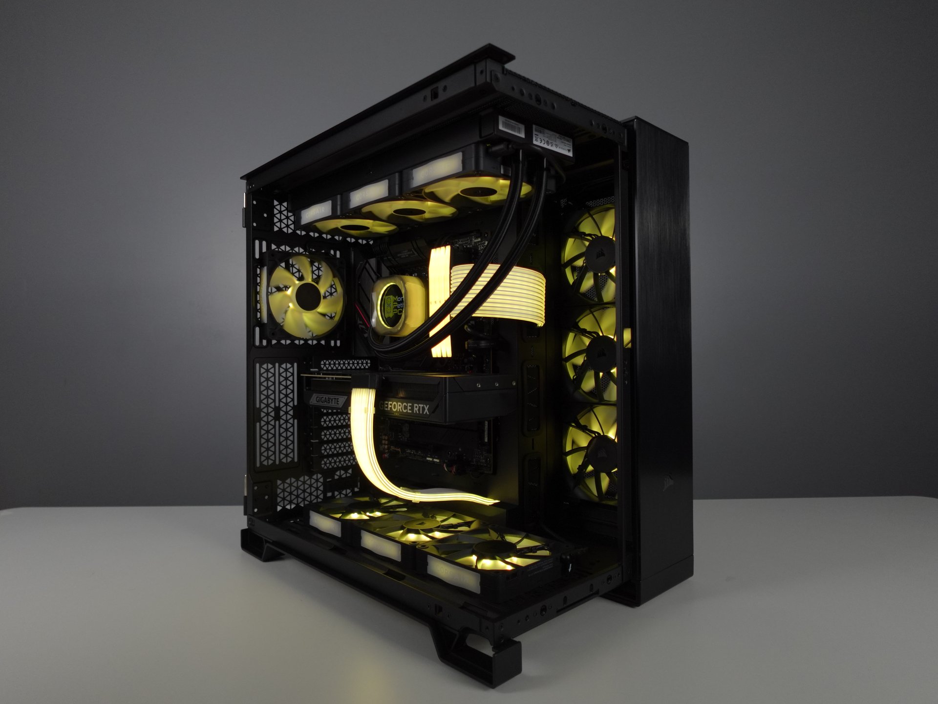 Photo d'un pc, monté en stream, avec comme référence : Supremfalko - 2740€ 