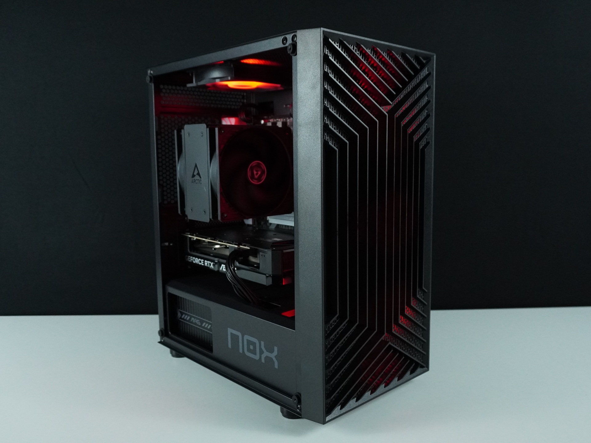 Photo d'un pc, monté en stream, avec comme référence : Thefray  - 1100€ 