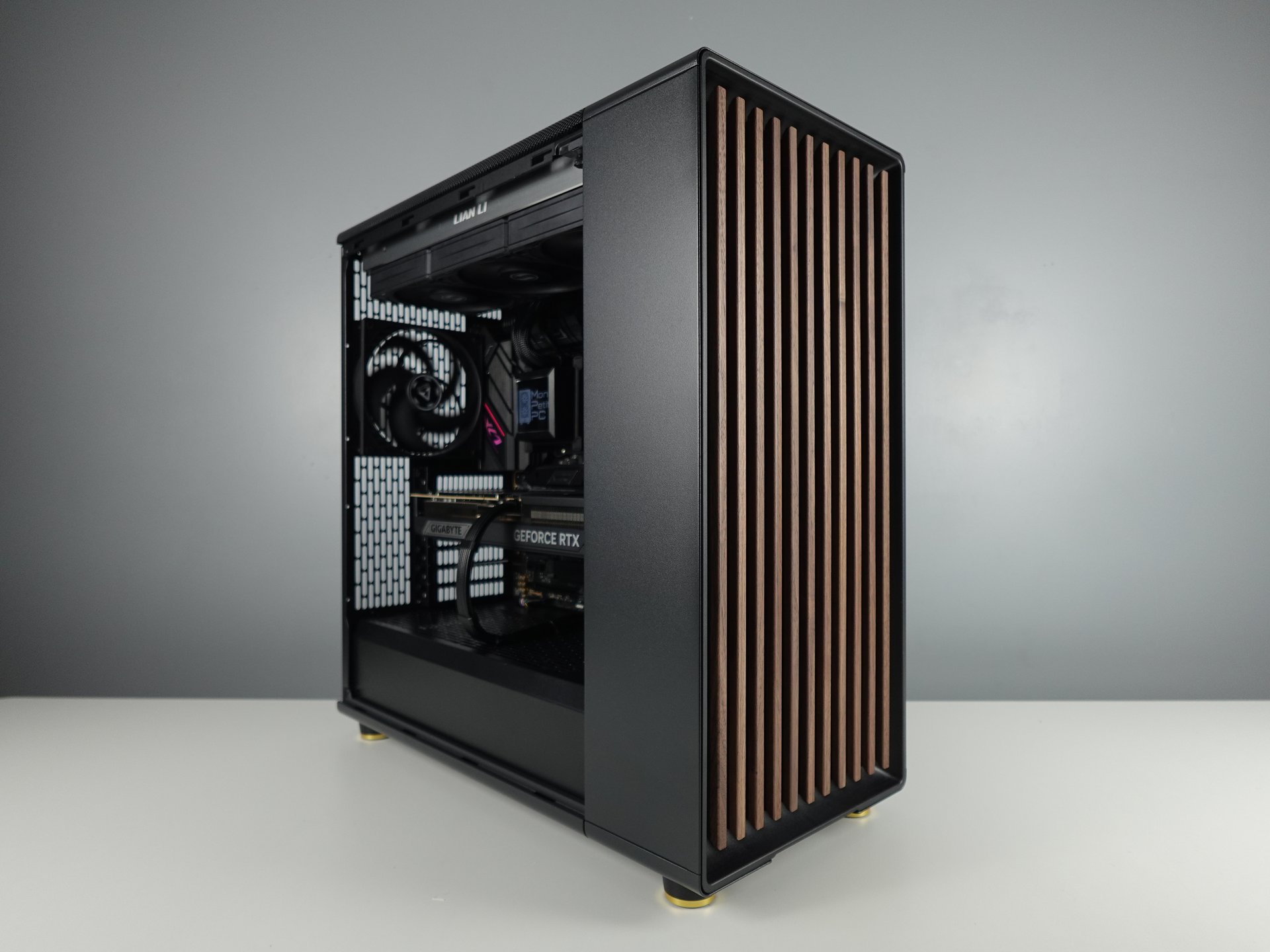 Photo d'un pc, monté en stream, avec comme référence : XzenosTBV - 1987€ 