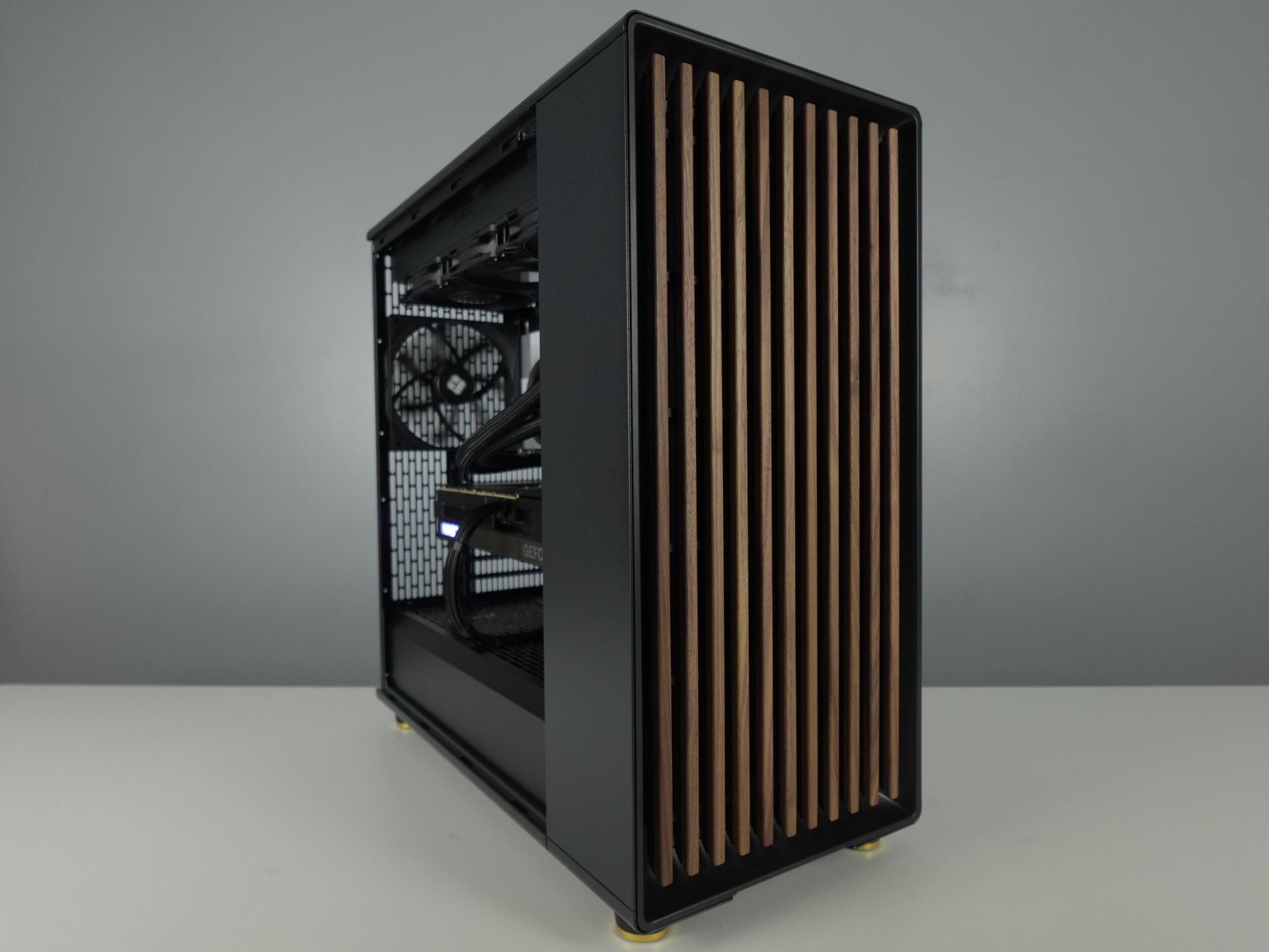 Photo d'un pc, monté en stream, avec comme référence : y3exx - 3850€ 