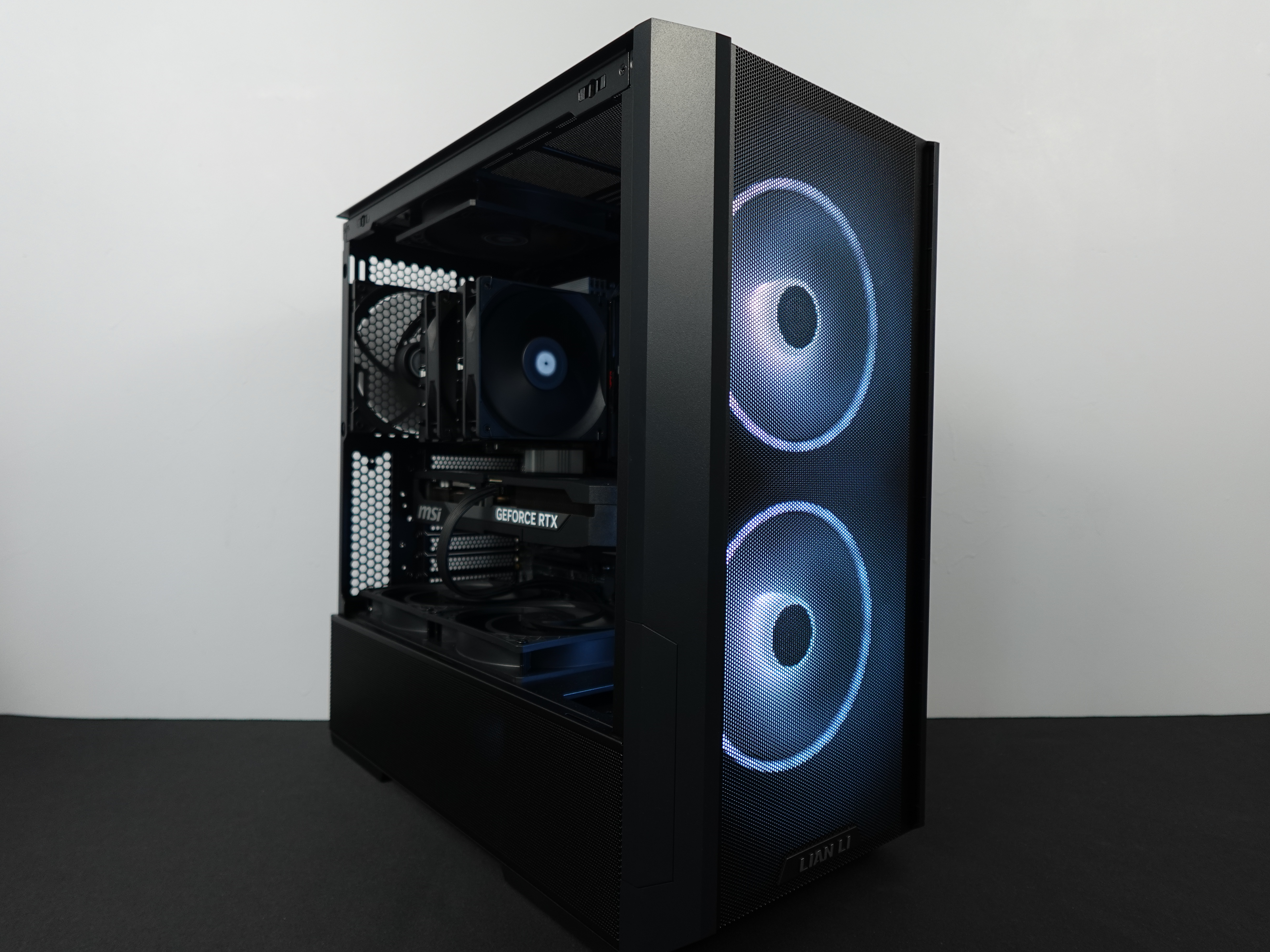 Photo d'un pc, monté en stream, avec comme référence : Zifu - 2630 € 